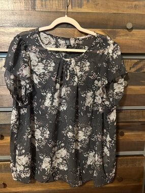 Sheer Floral Short Sleeve Blouse - Black with Cream Flowers